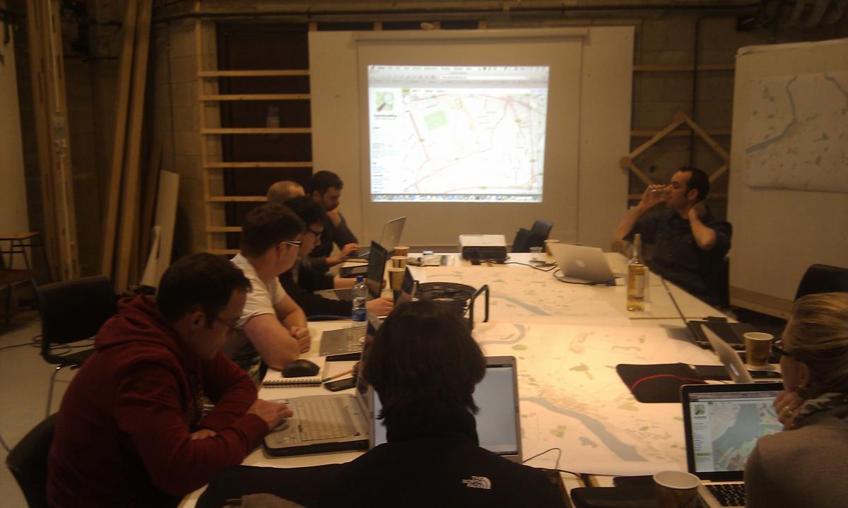 Un momento del taller de OpenStreetMap
